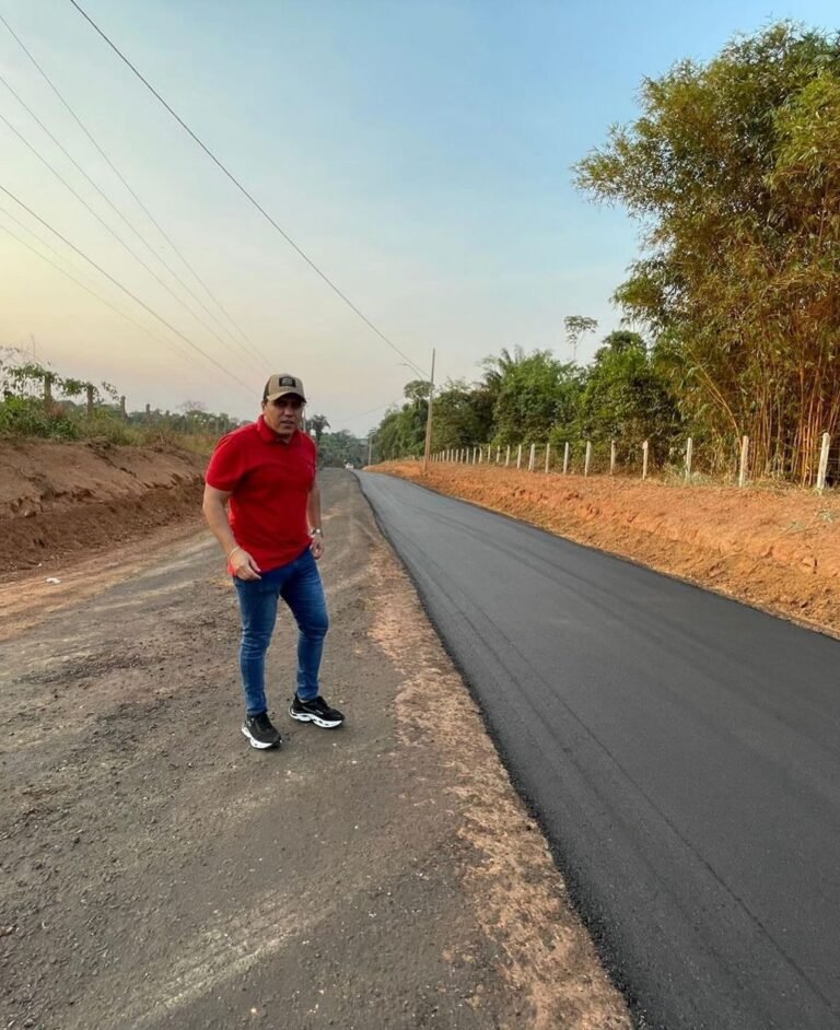 Vereador Edimilson Dourado acompanha obras de asfaltamento na Estrada do Areia Branca
