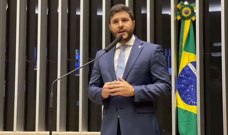 Deputado Maurício Carvalho solicita apoio da Força Aérea para combater incêndios florestais em Rondônia