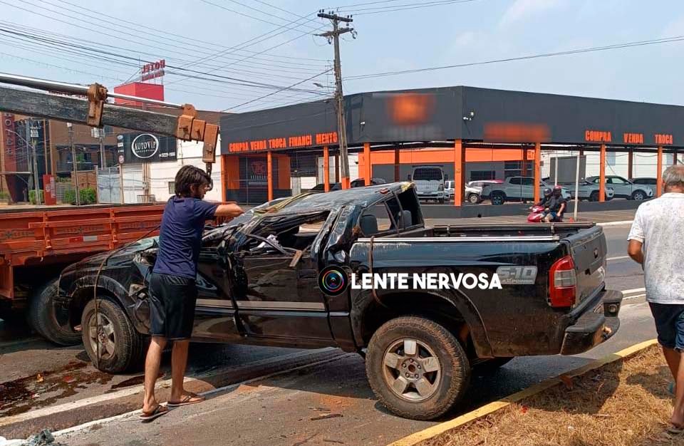 SE RECUPERA BEM – Jovem que foi projetado de carro durante capotamento deverá ser transferido de hospital – VEJA FOTOS