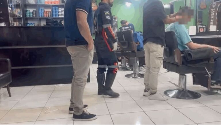Criminoso invade barbearia e executa apenado com vários tiros