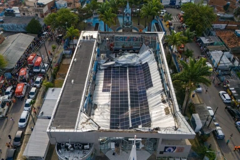 Igreja desaba, mata 2 pessoas e deixa mais de 20 feridos no Recife