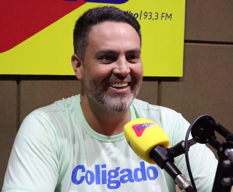Durante entrevista, Léo Moraes reforça necessidade de plano de mobilidade urbana e guarda municipal armada