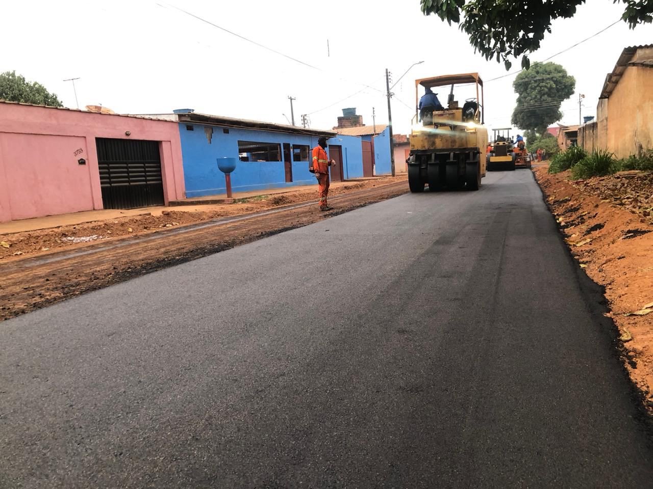 Vereador Edimilson Dourado acompanha obras de asfaltamento em ruas no Bairro Cidade do Lobo 3 Vereador Edimilson Dourado acompanha obras de asfaltamento em ruas no Bairro Cidade do Lobo