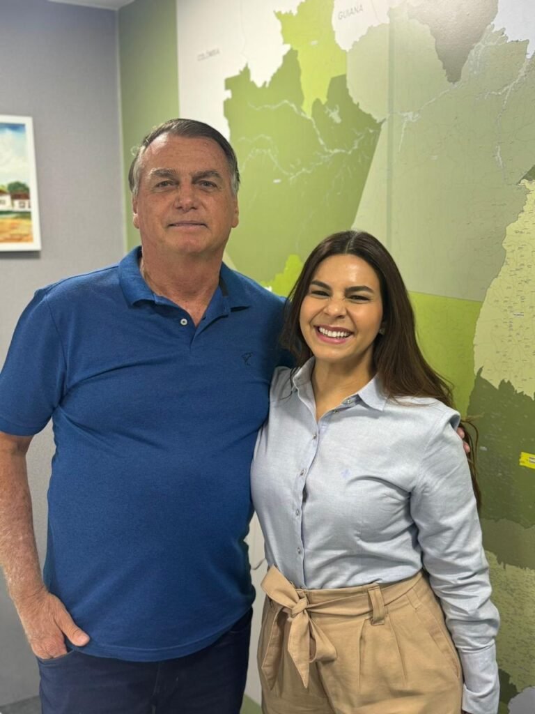 Jair Bolsonaro confirma comício em apoio a Mariana Carvalho, a candidata da direita na capital