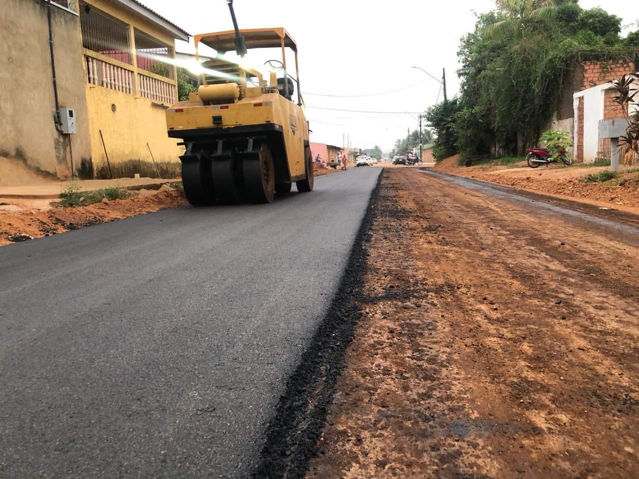 Vereador Edimilson Dourado acompanha obras de asfaltamento em ruas no Bairro Cidade do Lobo 2 Vereador Edimilson Dourado acompanha obras de asfaltamento em ruas no Bairro Cidade do Lobo