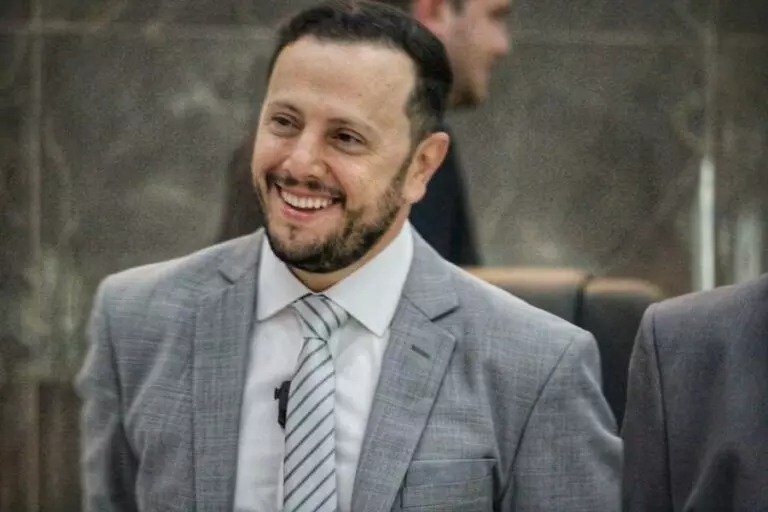 Justiça Eleitoral ordena Delegado Flori a suspender propaganda irregular em Vilhena