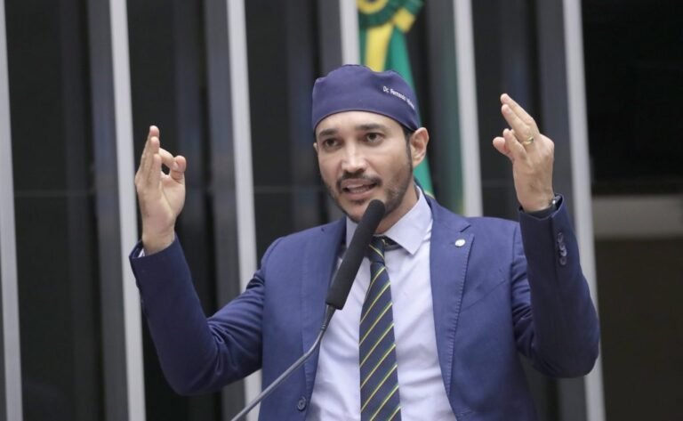 QUASE MEIO MILHÃO – Deputado Fernando Máximo já gastou mais de R$ 400 mil da cota parlamentar em 2024