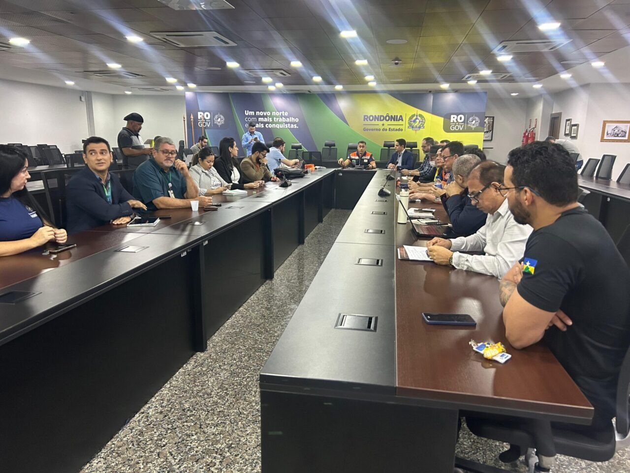 Reunião do Comitê de Crise Hídrica em Rondônia: mobilização conjunta para enfrentar a seca e seus impactos 1 Reunião do Comitê de Crise Hídrica em Rondônia: mobilização conjunta para enfrentar a seca e seus impactos