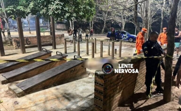 Jovem de 19 anos é morto com vários tiros em praça pública, em RO