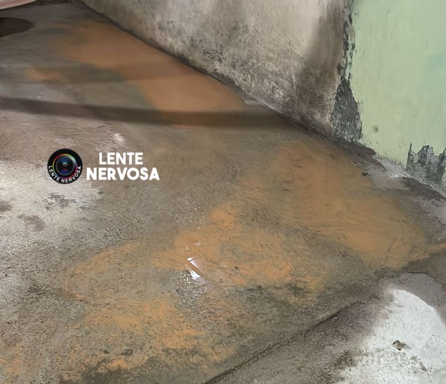 ÁGUA SUJA E FÉTIDA – Moradores do Cristal da Calama sofrem com serviço prestado pela Caerd - VÍDEO 3 ÁGUA SUJA E FÉTIDA – Moradores do Cristal da Calama sofrem com serviço prestado pela Caerd - VÍDEO