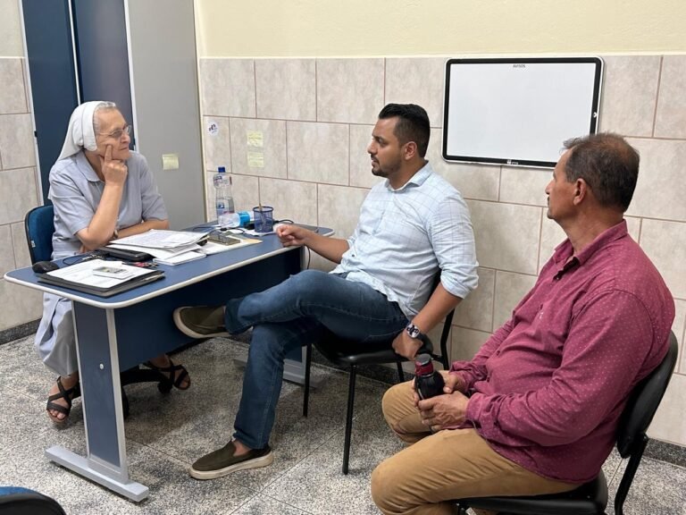 DR. GILBER – Vereador busca melhorias para a escola Marcelo Cândia e bairro Mariana