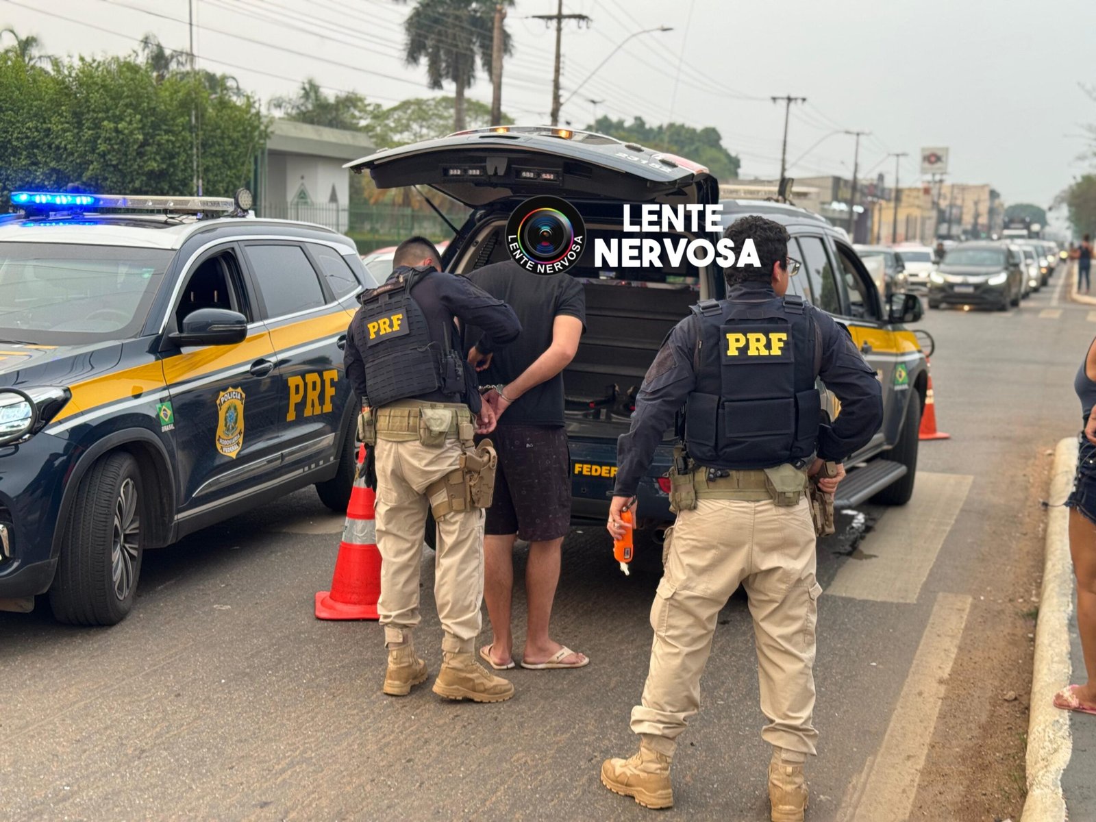 Veja o momento em que agente da PRF constata embriaguez e motorista é preso após causar grave acidente na capital - VÍDEO 3 Veja o momento em que agente da PRF constata embriaguez e motorista é preso após causar grave acidente na capital - VÍDEO