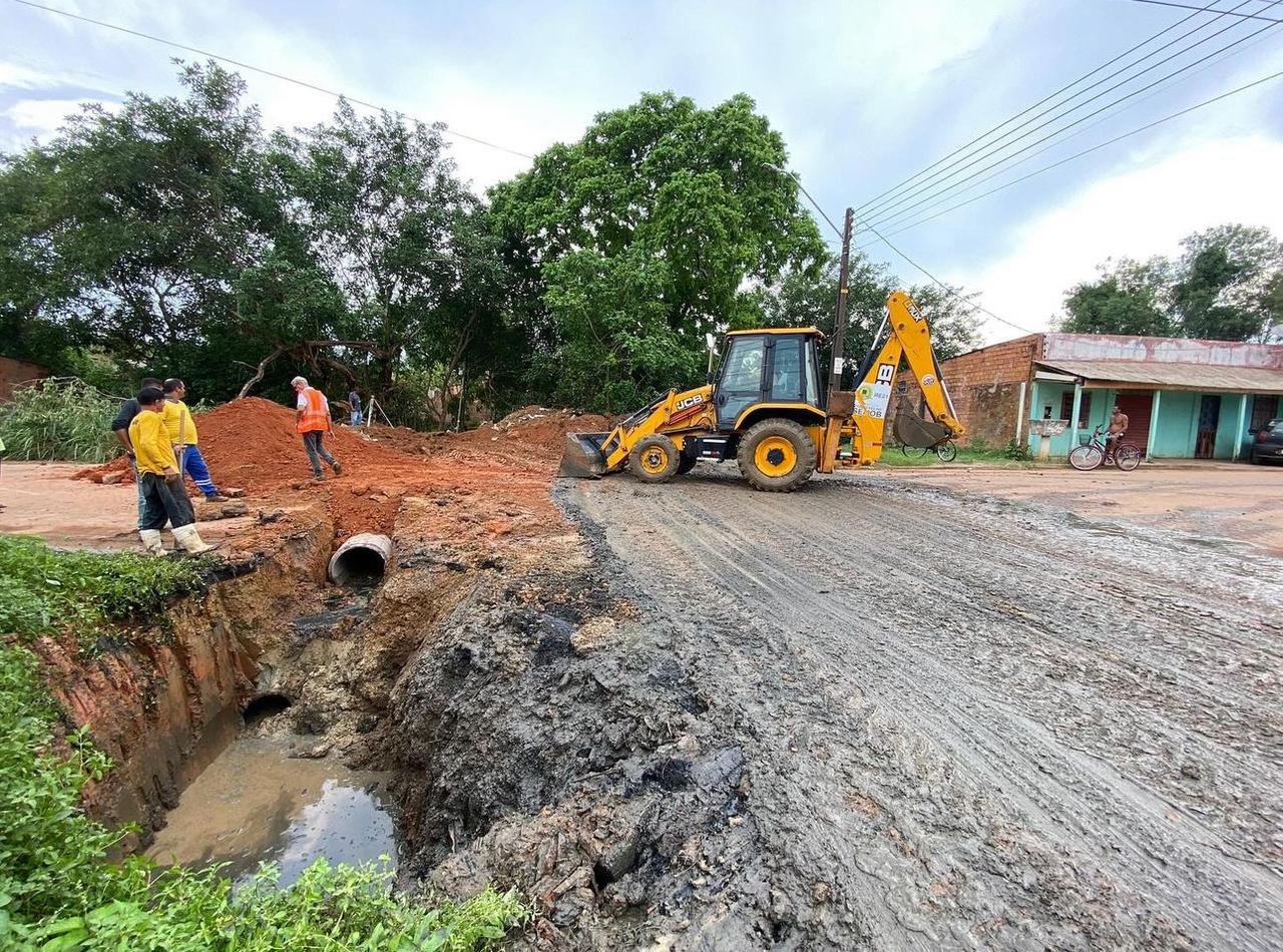BAIRRO CASTANHEIRA - Recuperação de drenagem é realizada pela Semob a pedido do vereador Edimilson Dourado 6 BAIRRO CASTANHEIRA - Recuperação de drenagem é realizada pela Semob a pedido do vereador Edimilson Dourado