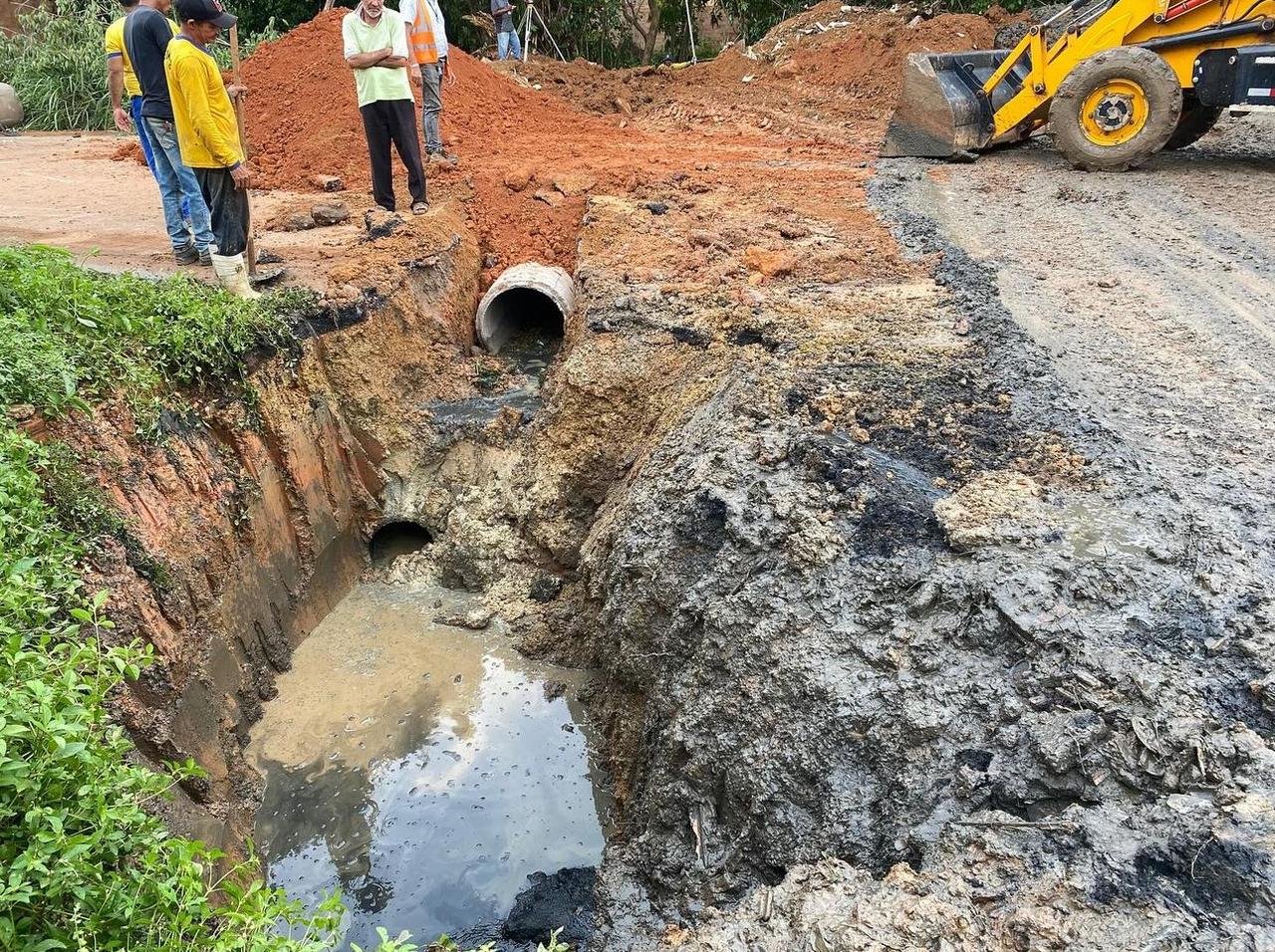 BAIRRO CASTANHEIRA - Recuperação de drenagem é realizada pela Semob a pedido do vereador Edimilson Dourado