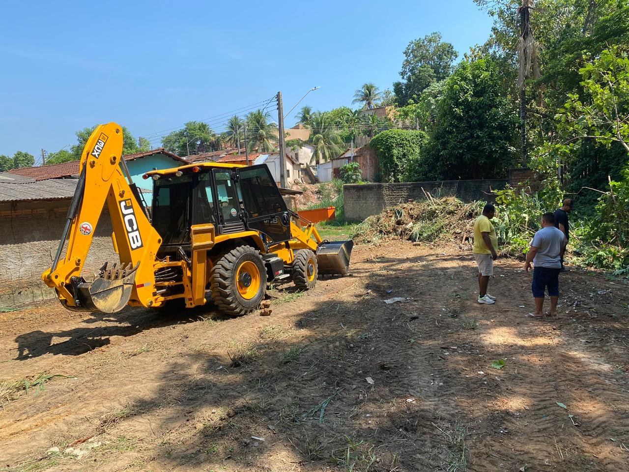 Sema realiza limpeza de espaço público a pedido do Vereador Edimilson Dourado