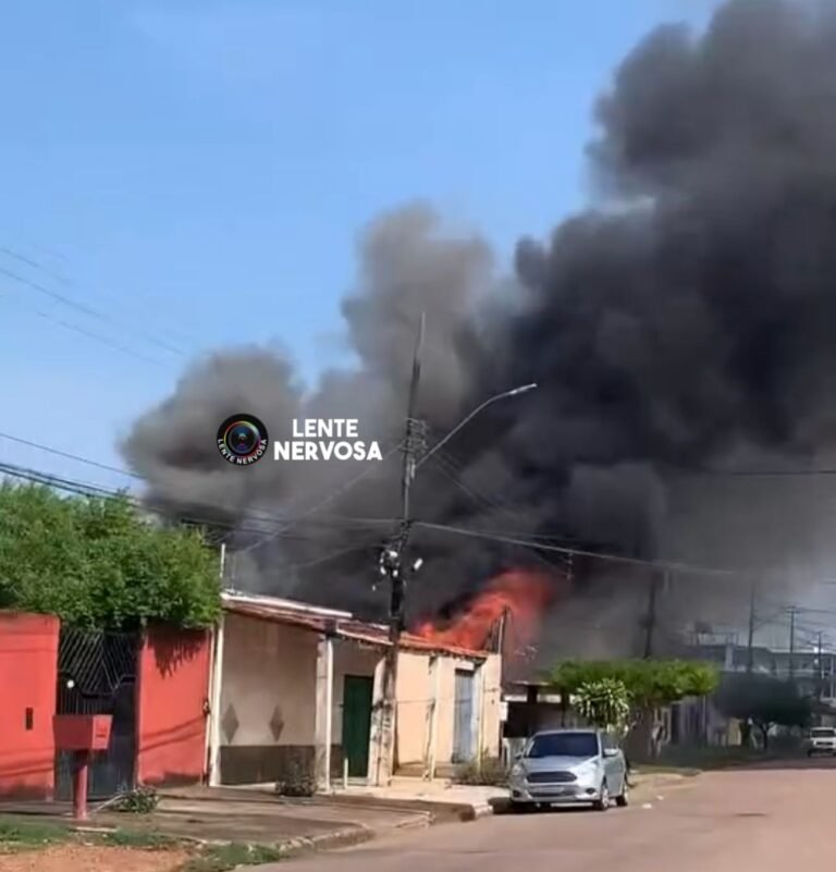 Incêndio destrói comércio no bairro Agenor de Carvalho em Porto Velho
