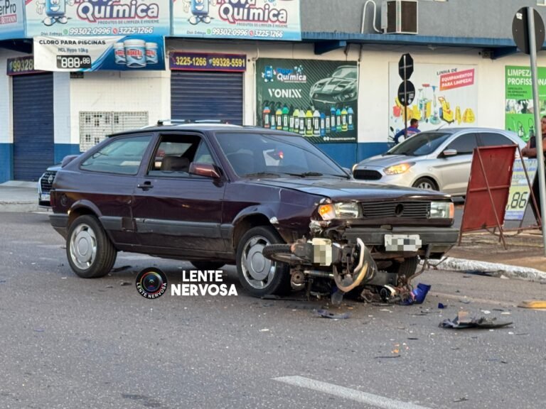 Motociclista invade preferencial e quebra a perna ao ser arrastado por carro
