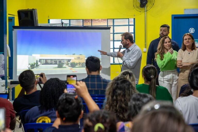 Prefeito Hildon Chaves assina a ordem de serviço para reforma da Unidade de Saúde Pedacinho de Chão