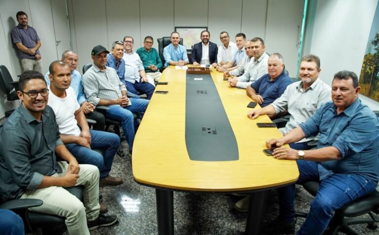 Comitiva liderada por Laerte Gomes promove encontro em busca de investimentos para os municípios de Rondônia