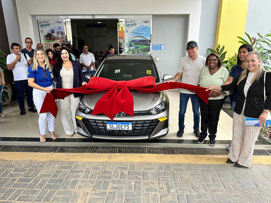 Deputada Cristiane Lopes Destina R$ 1 milhão e 300 mil para Ouro Preto do Oeste (RO) e Entrega Veículo à Casa Feliz