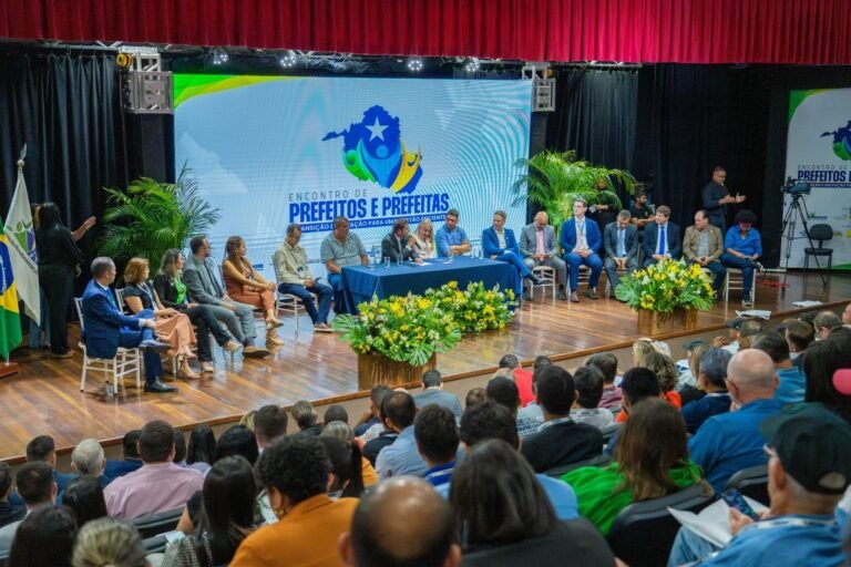 Encontro de prefeitos e prefeitas debate inovação e eficiência na gestão pública