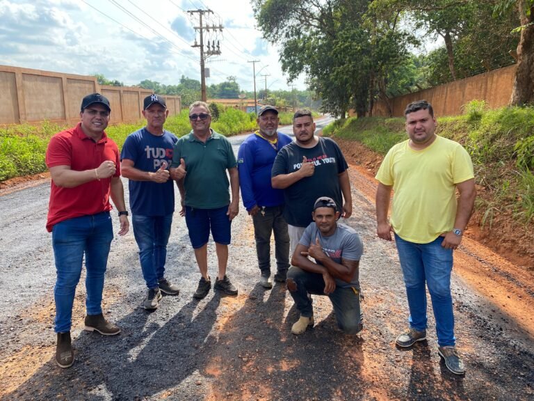 PROGRESSO – Vereador Edimilson Dourado acompanha início de asfaltamento na Estrada 13 de Setembro