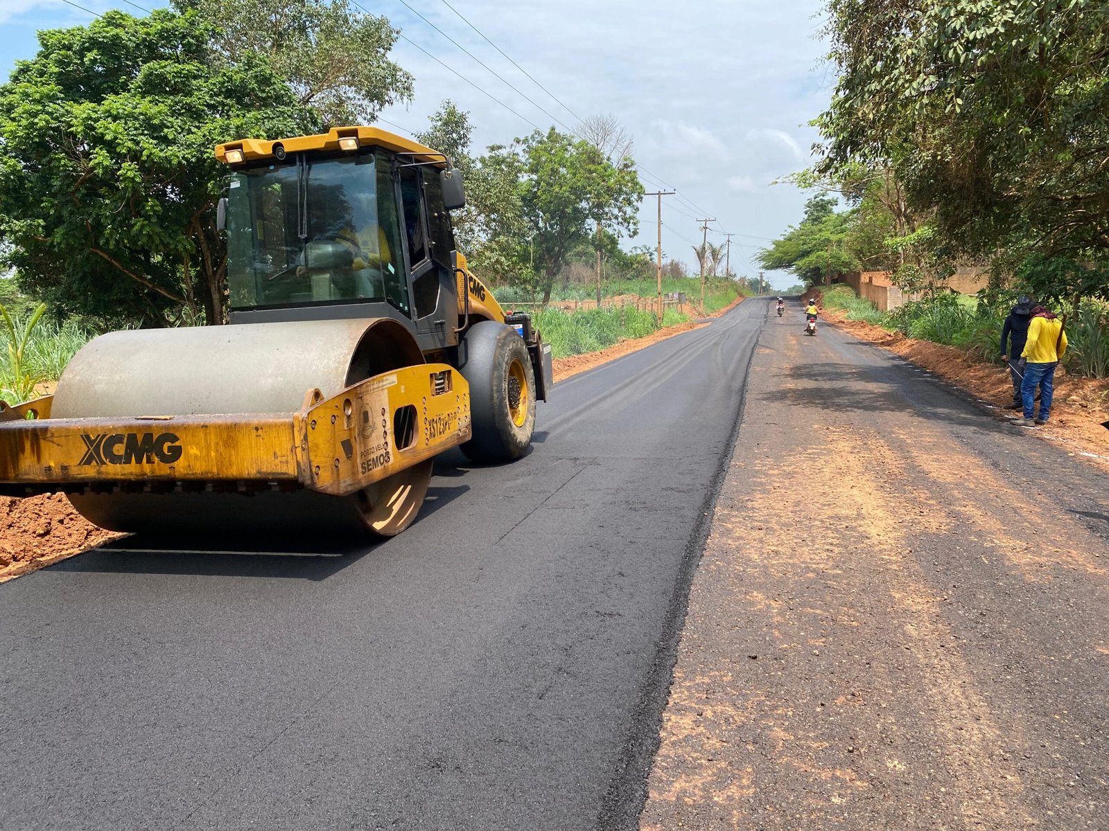PROGRESSO – Vereador Edimilson Dourado acompanha início de asfaltamento na Estrada 13 de Setembro 2 PROGRESSO – Vereador Edimilson Dourado acompanha início de asfaltamento na Estrada 13 de Setembro