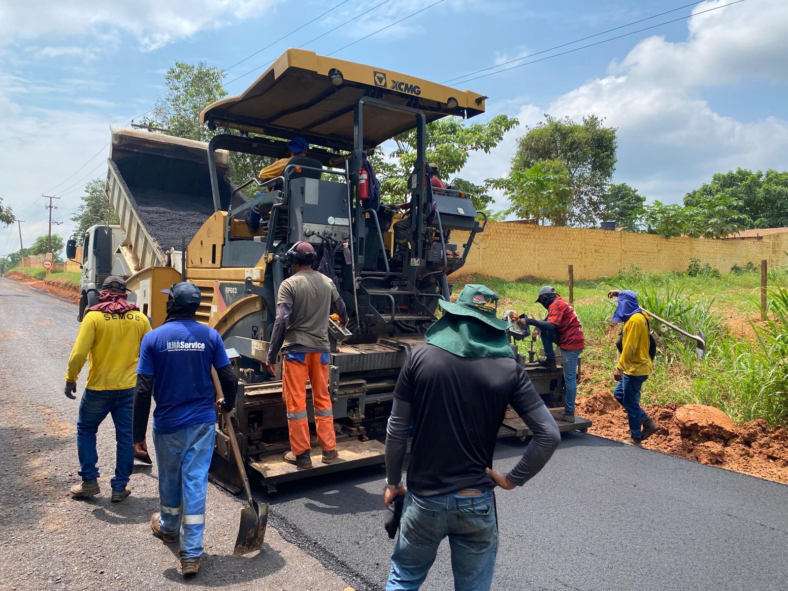 PROGRESSO – Vereador Edimilson Dourado acompanha início de asfaltamento na Estrada 13 de Setembro 4 PROGRESSO – Vereador Edimilson Dourado acompanha início de asfaltamento na Estrada 13 de Setembro