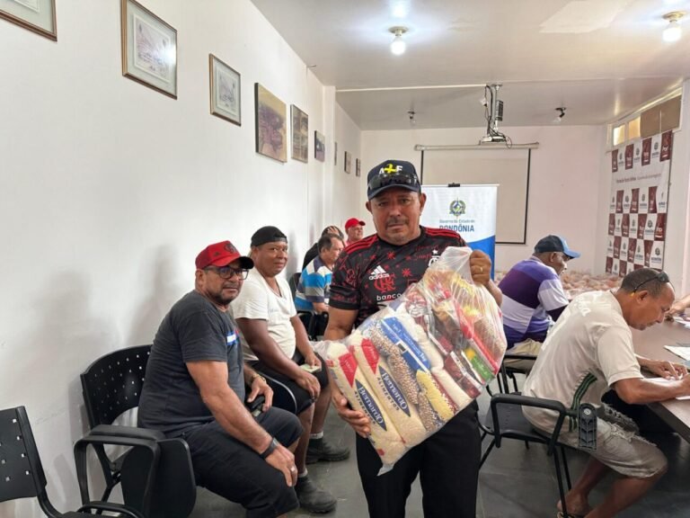 Governo de Rondônia faz entrega de nova remessa de cestas básicas para trabalhadores do Porto da Capital