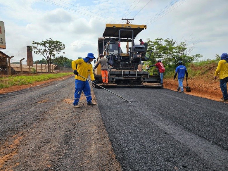 Estrada dos Japoneses recebe pavimentação