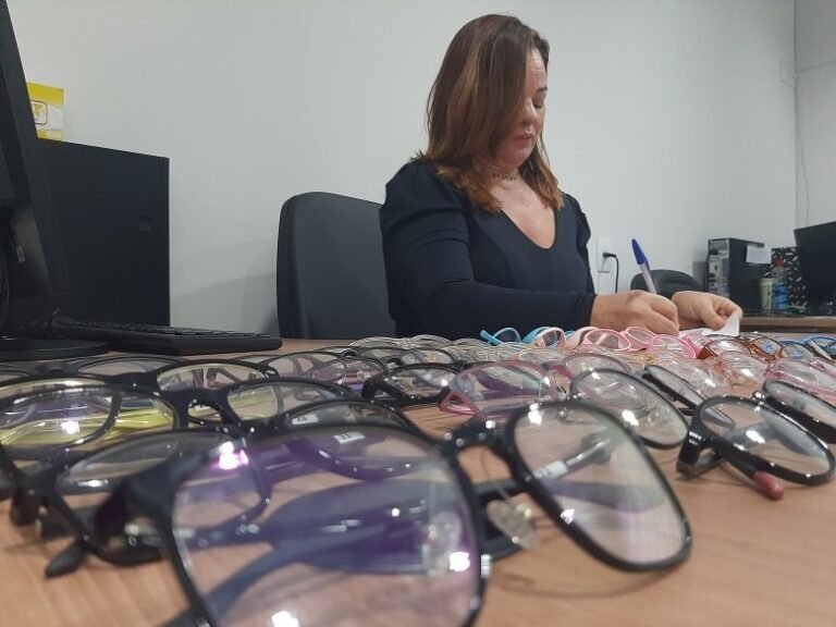 Óculos de correção de grau foram entregues aos alunos da rede municipal em Porto Velho