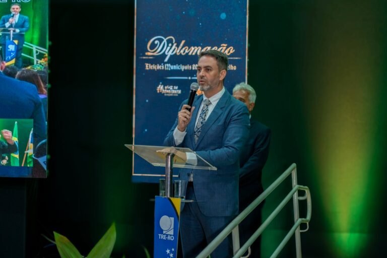 Prefeito, vice-prefeita e vereadores eleitos são diplomados para o exercício municipal de 2025