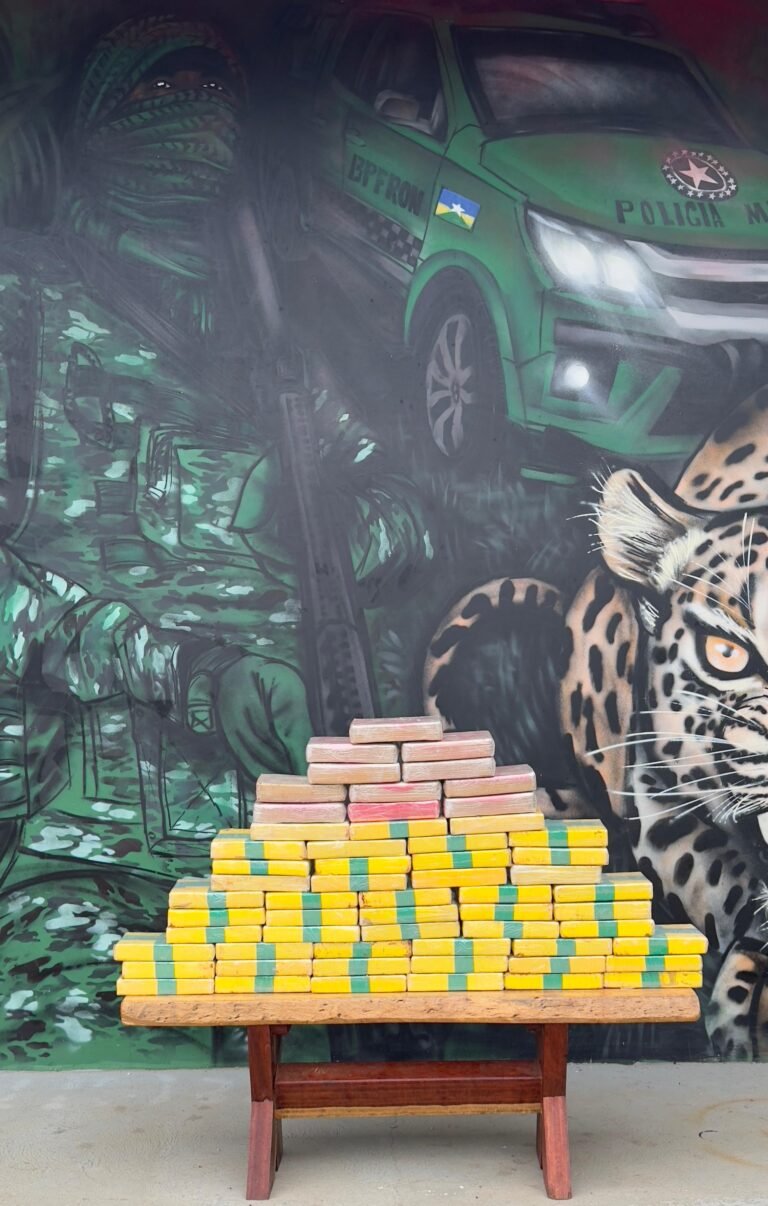 VÍDEO – Operação na fronteira apreende 62 kg de drogas em veículo