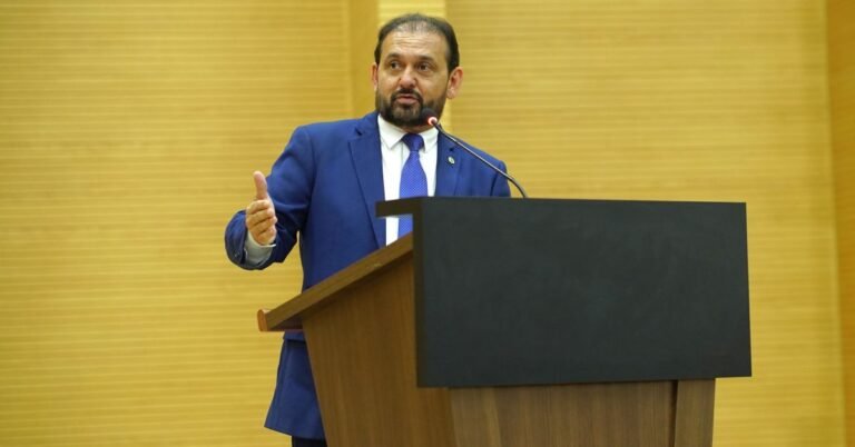 Laerte Gomes garante empenho de mais de R$ 1,5 milhão para reforma de escola de Theobroma