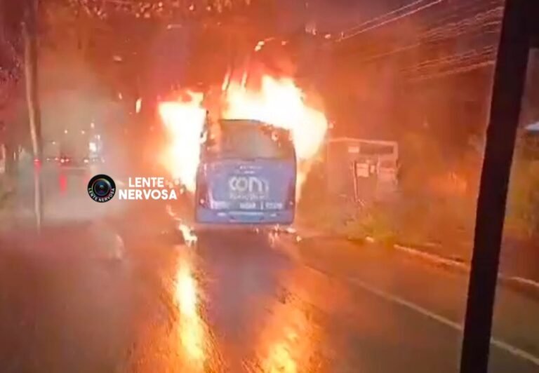Criminosos incendeiam ônibus na zona norte de Porto Velho – VÍDEO
