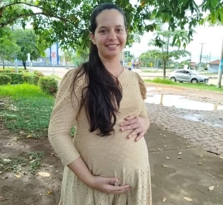 Grávida de gêmeas siamesas em RO luta para dar à luz fora do estado