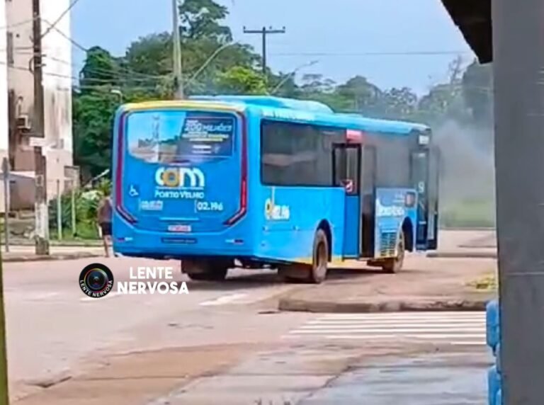 Criminosos incendeiam ônibus coletivo no Orgulho do Madeira – VEJA O VÍDEO