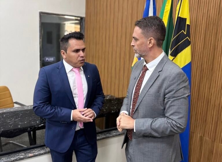 Prefeito Léo Moraes firma compromisso com vereador Edimilson Dourado em prol da zona sul