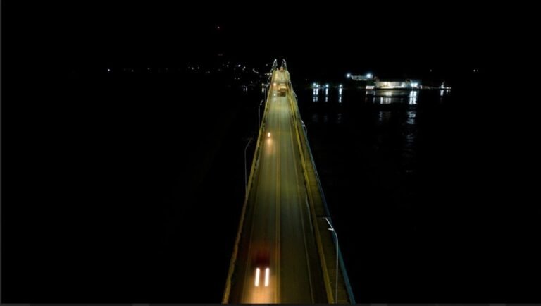 Ponte sobre o rio Madeira ganha nova iluminação com sistema solar