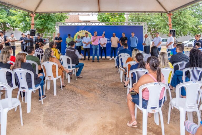Prefeito assina Ordem de Serviço para construção de quadra sintética no Morar Melhor