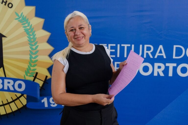 Professora da rede municipal conquista primeiro lugar em concurso de coletâneas de poesias