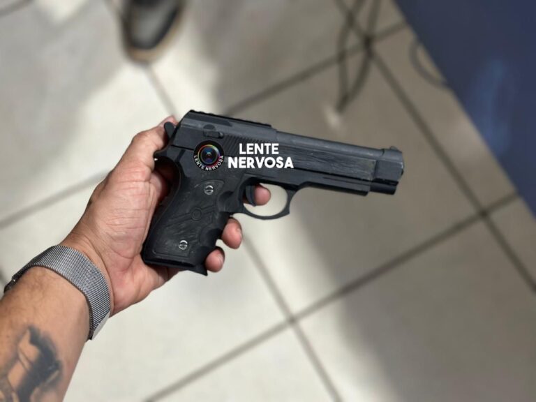 Funcionária de supermercado reage a assalto, desarma criminoso e descobre arma falsa