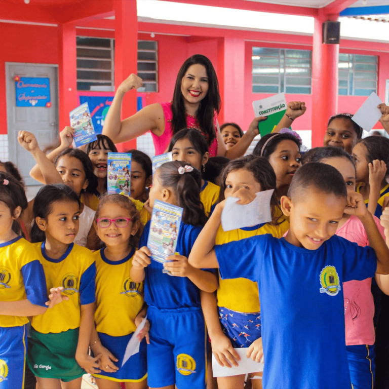 Cristiane Lopes lidera iniciativa para incluir estudo da Constituição Federal nas escolas