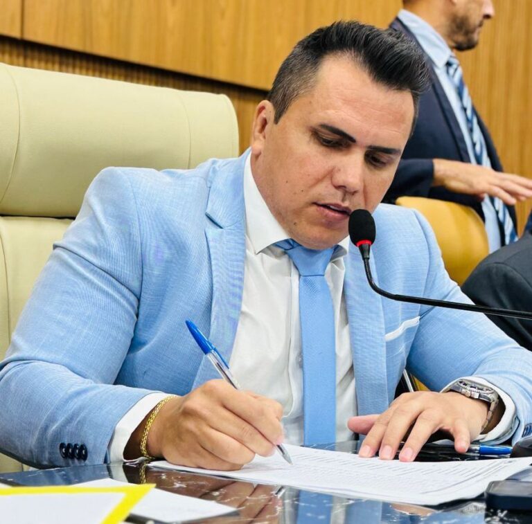 Vereador Edimilson Dourado solicita resgate de animais em comunidades ribeirinhas afetadas pela cheia do Rio Madeira