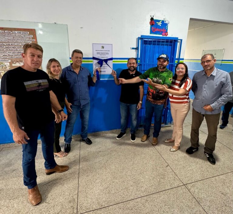 Deputado Laerte Gomes entrega escola reformada e trator agrícola para município de Monte Negro