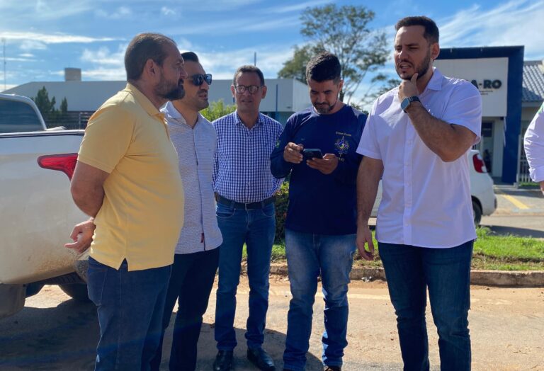 Laerte Gomes visita obras de recuperação de asfalto em ruas de Ji-Paraná