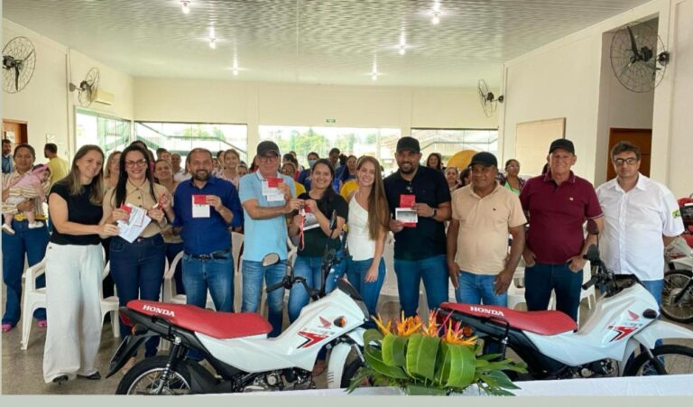 Deputado Laerte Gomes entrega mais 52 motos 0 km para ACSs de Ouro Preto D’Oeste
