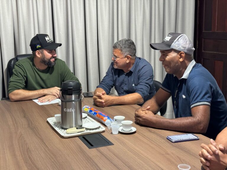 Deputado Nim Barroso se reúne com representantes de Castanheiras