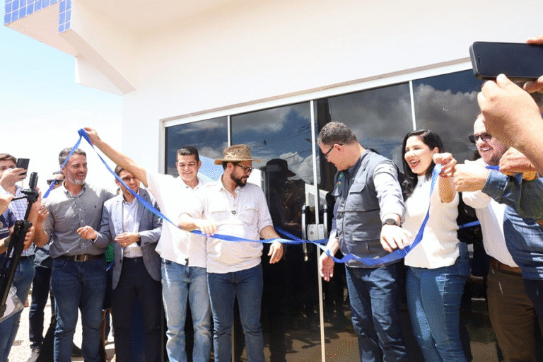 Cristiane Lopes participa de entrega histórica de água tratada em União Bandeirantes