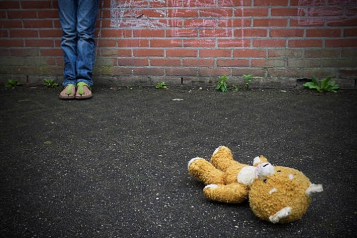 Mãe oferecia filha de 13 anos para abusadores em troca de aluguel, no PR